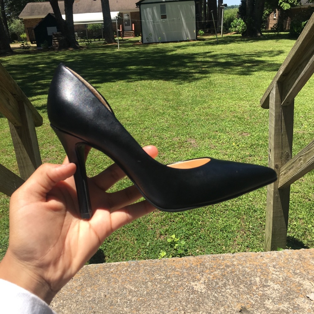 Ana Claire Black Pointed Toe Pumps